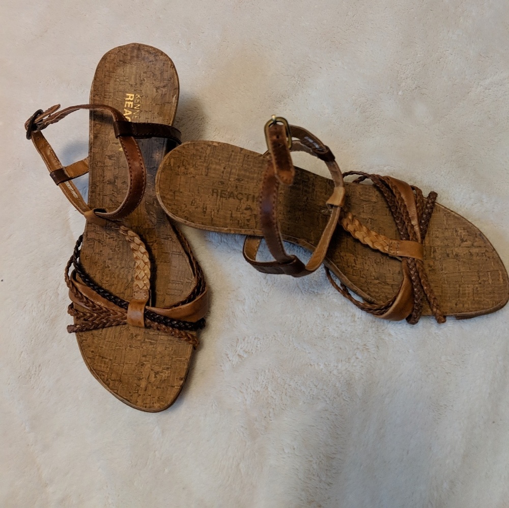 Kenneth Cole Reaction sandals. - Picture 5 of 7